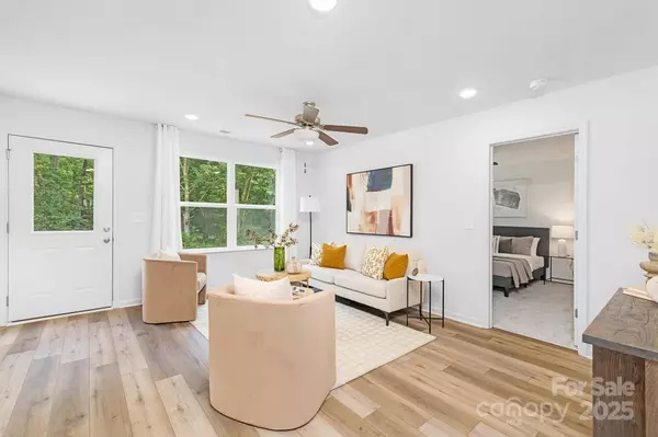 2940 21st Street LN NE, Hickory, NC 28601