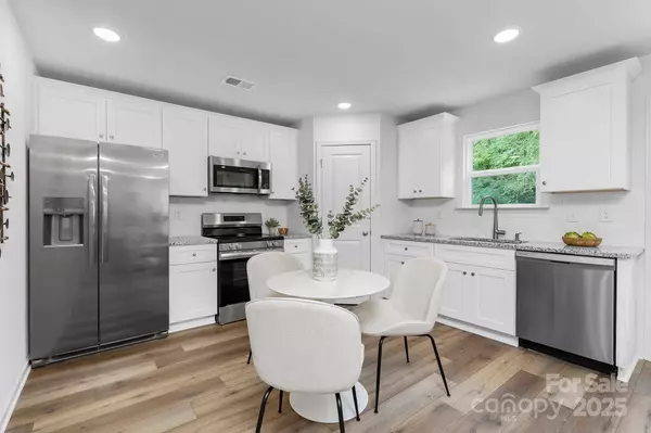 2940 21st Street LN NE, Hickory, NC 28601