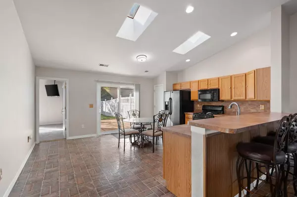 523 W 77th AVE, Merrillville, IN 46410