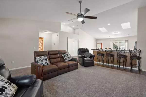 523 W 77th AVE, Merrillville, IN 46410