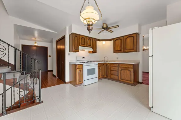 1225 Willow LN, Schererville, IN 46375