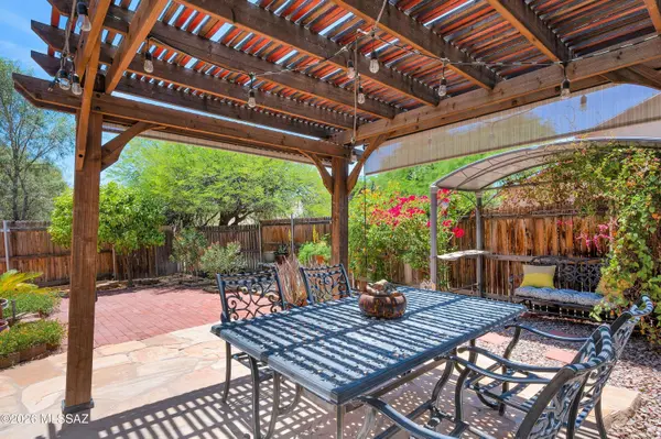 8051 N Tackroom Ln, Tucson, AZ 85741