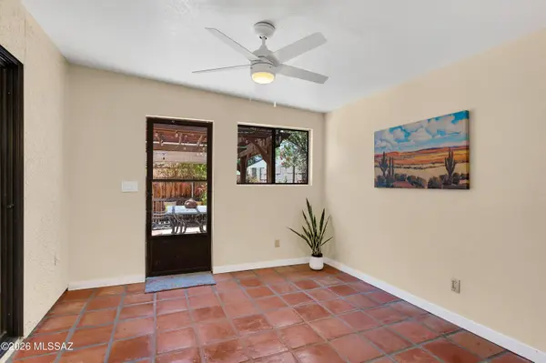 8051 N Tackroom Ln, Tucson, AZ 85741