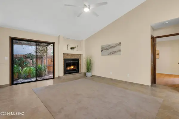8051 N Tackroom Ln, Tucson, AZ 85741