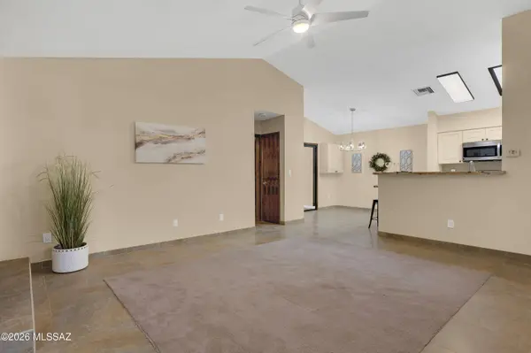 8051 N Tackroom Ln, Tucson, AZ 85741