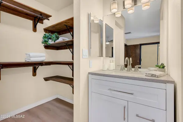 8051 N Tackroom Ln, Tucson, AZ 85741
