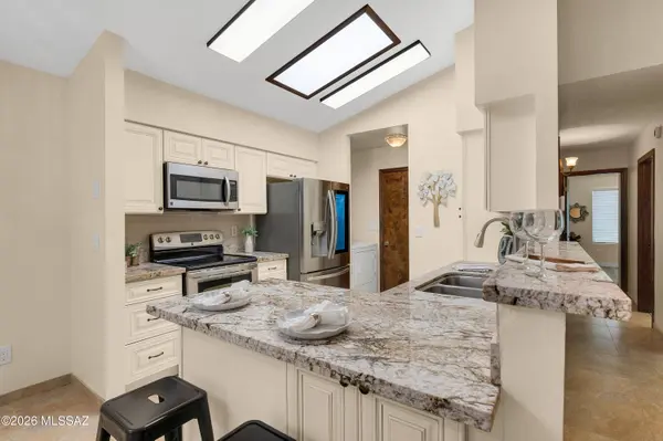 8051 N Tackroom Ln, Tucson, AZ 85741