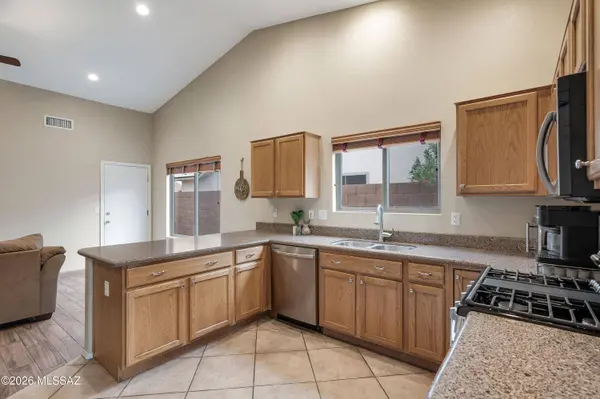 7980 E Snakeroot Dr, Tucson, AZ 85710