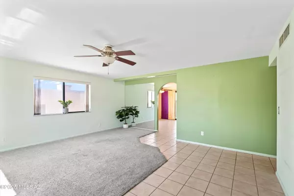 37 E Mediterranean DR, Tucson, AZ 85704