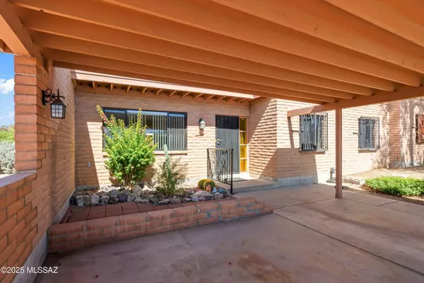 37 E Mediterranean DR, Tucson, AZ 85704
