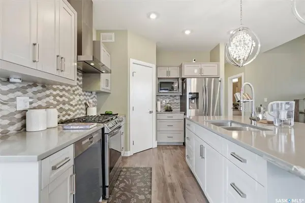 211 Burgess BAY, Saskatoon, SK S7V 0S3