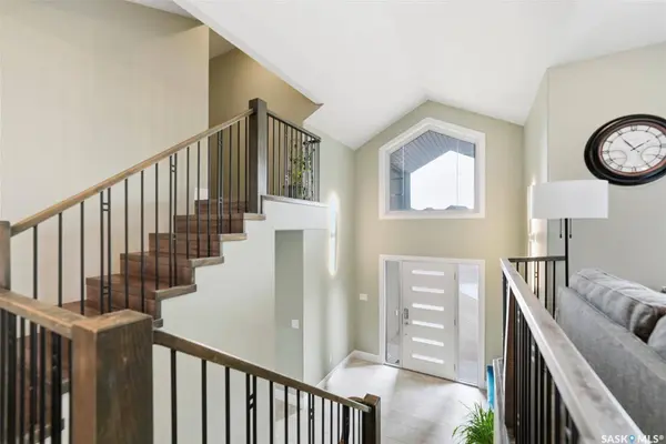 211 Burgess BAY, Saskatoon, SK S7V 0S3