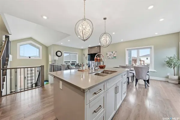 211 Burgess BAY, Saskatoon, SK S7V 0S3