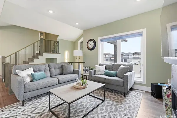 211 Burgess BAY, Saskatoon, SK S7V 0S3