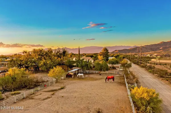 8240 S Wentworth Rd, Tucson, AZ 85747