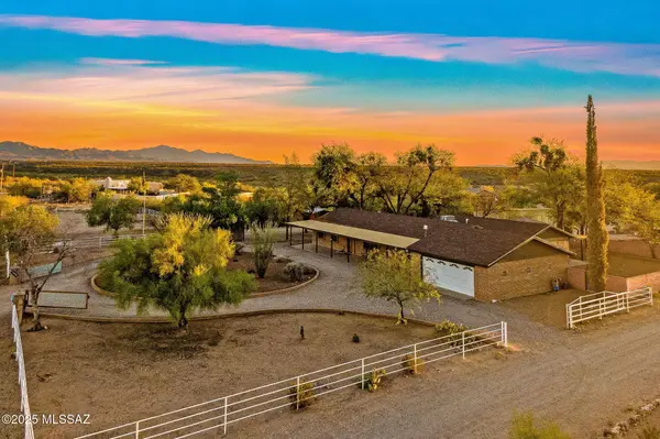 8240 S Wentworth Rd, Tucson, AZ 85747