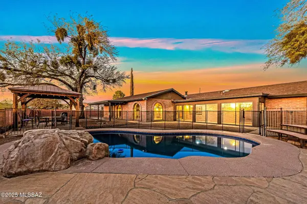 8240 S Wentworth Rd, Tucson, AZ 85747