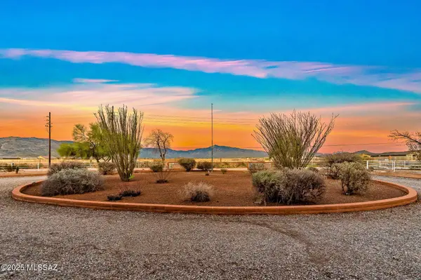 8240 S Wentworth Rd, Tucson, AZ 85747