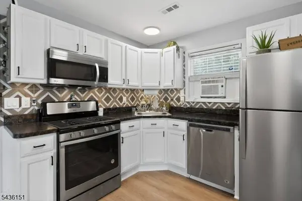 16 Clover Ln, Vernon Twp., NJ 07418