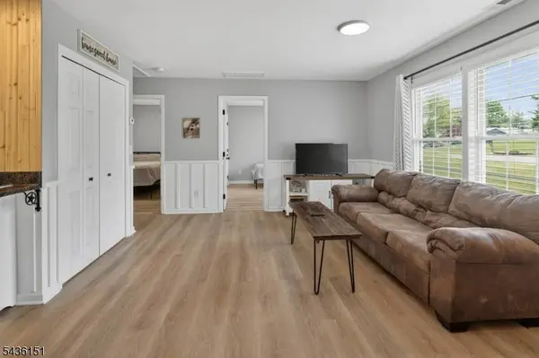 16 Clover Ln, Vernon Twp., NJ 07418