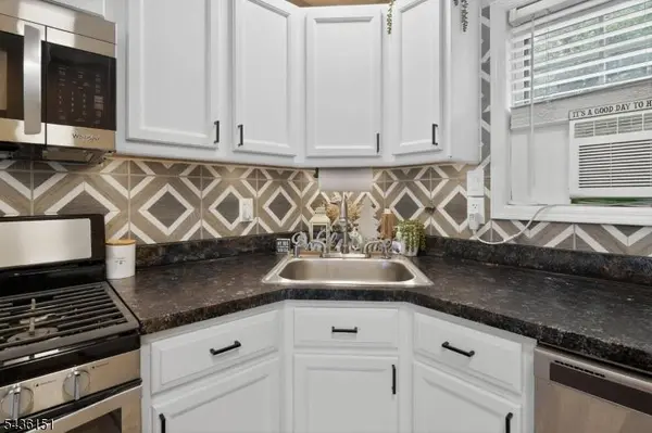 16 Clover Ln, Vernon Twp., NJ 07418