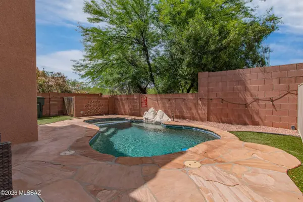 9133 E Dawn Post Rd, Tucson, AZ 85749