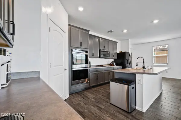 8038 S Golden Bell Dr, Tucson, AZ 85747
