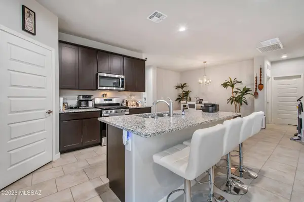8841 Red Spike Ice Dr, Marana, AZ 85653