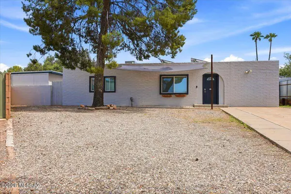 8581 E Lee Pl