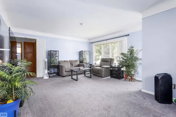 31557 Kelly Road, Fraser, MI 48026