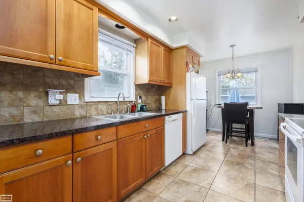 31557 Kelly Road, Fraser, MI 48026