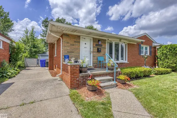 31557 Kelly Road, Fraser, MI 48026