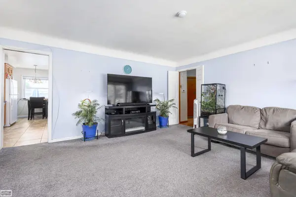 31557 Kelly Road, Fraser, MI 48026