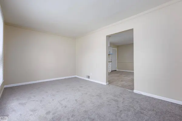 25539 Packard Street, Roseville, MI 48066