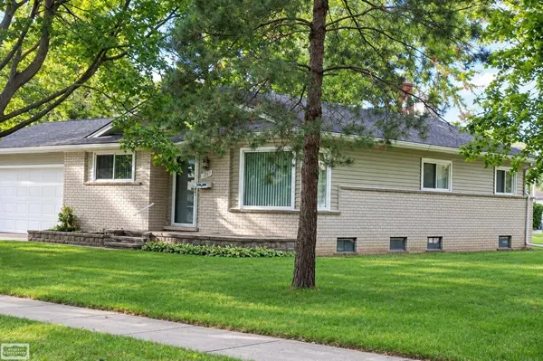 23927 Demley Drive, Clinton Township, MI 48035