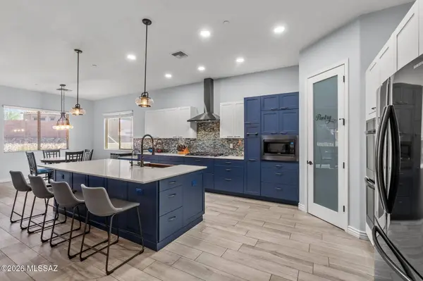 12379 N Pathfinder Dr, Marana, AZ 85658