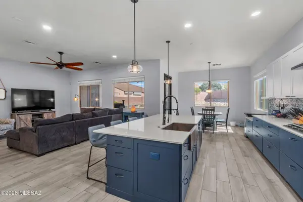 12379 N Pathfinder Dr, Marana, AZ 85658