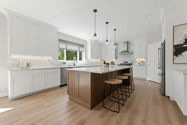 3258 Shorewood Ave, Fort Gratiot, MI 48059-3140