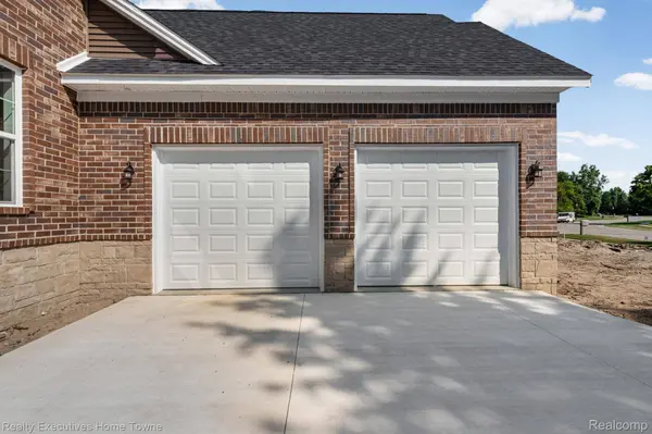 3258 Shorewood AVE, Fort Gratiot Charter Township, MI 48059