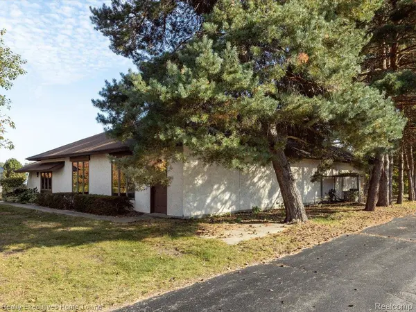 3024 Commerce DR, Fort Gratiot Charter Township, MI 48059