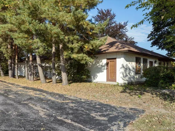 3024 Commerce DR, Fort Gratiot Charter Township, MI 48059