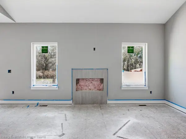 6527 McKinley RD, Cottrellville Township, MI 48039