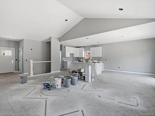 6527 McKinley RD, Cottrellville Township, MI 48039