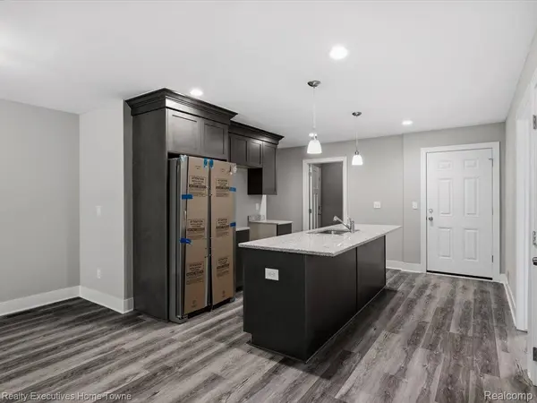 302 HIDDEN HARBOR WAY #25, Marine City, MI 48039