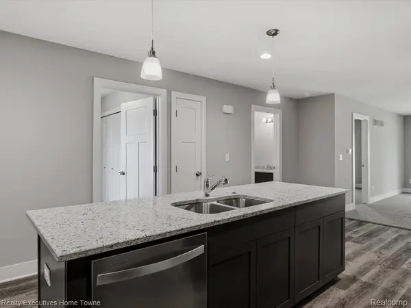 302 HIDDEN HARBOR WAY #25, Marine City, MI 48039