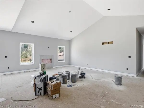 6527 McKinley RD, Cottrellville Township, MI 48039