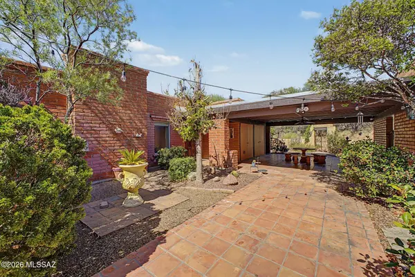 1672 W Camino Campestre, Nogales, AZ 85621