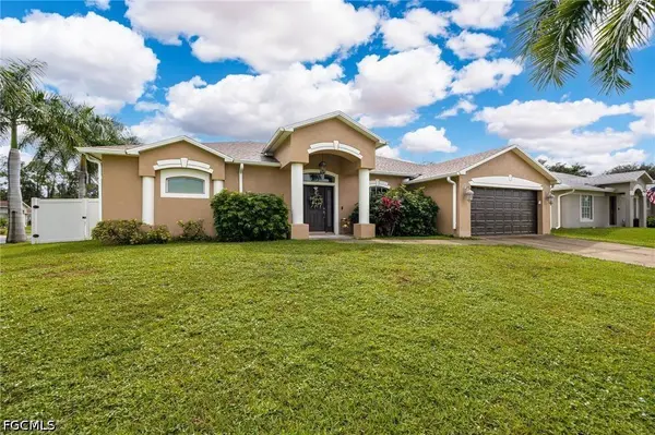 15752 Sunny Crest LN, Fort Myers, FL 33905