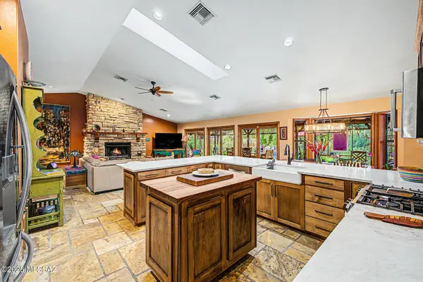8831 N Rasmussen Ave, Tucson, AZ 85742