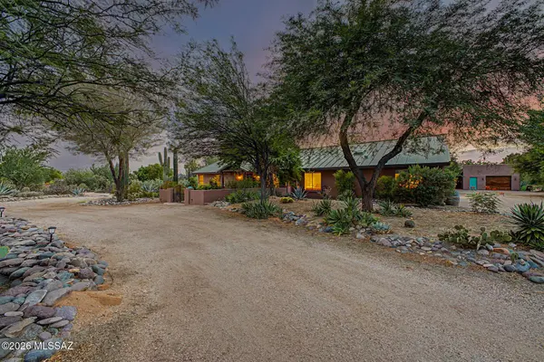 8831 N Rasmussen Ave, Tucson, AZ 85742